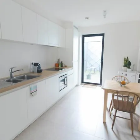 아파트 Modern Cozy Apartment, Nearby The Station